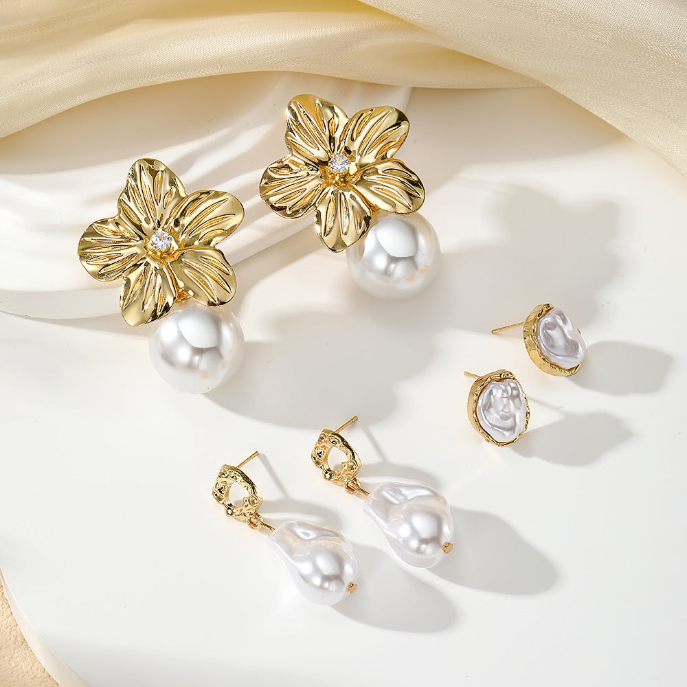 Women’s Gold Flower Pearl Drop Earrings