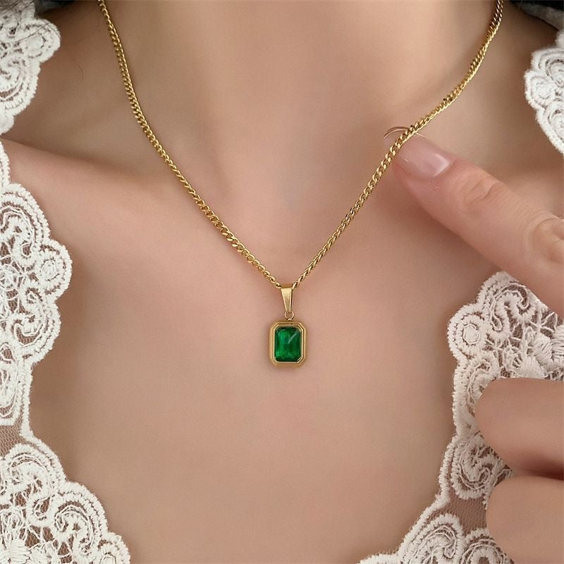 Gold Tone Green Stone Pendant Necklace