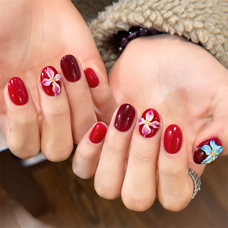 Elegant Floral Accent Nail Art