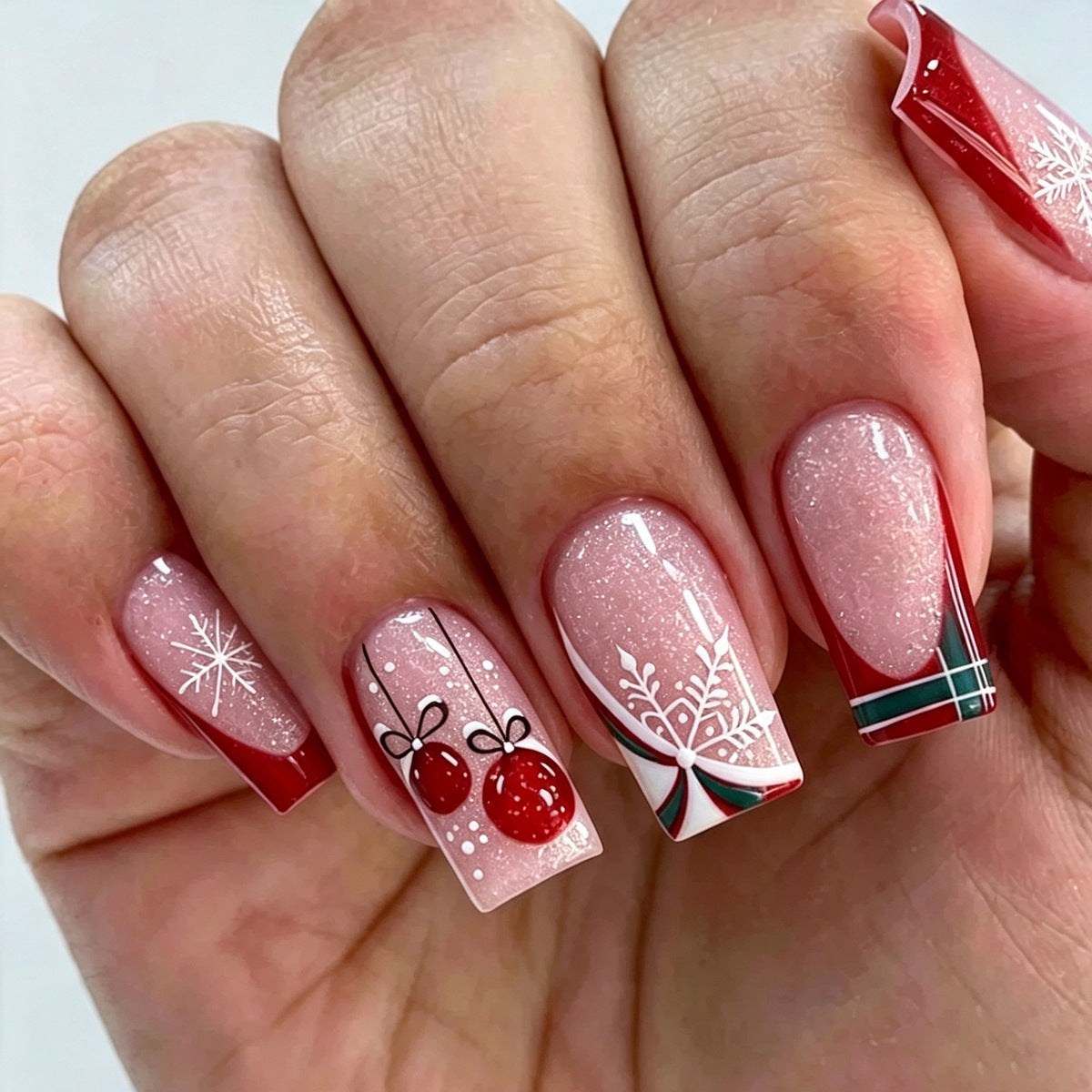 Women’s Christmas Snowflake Press-On Nail Set