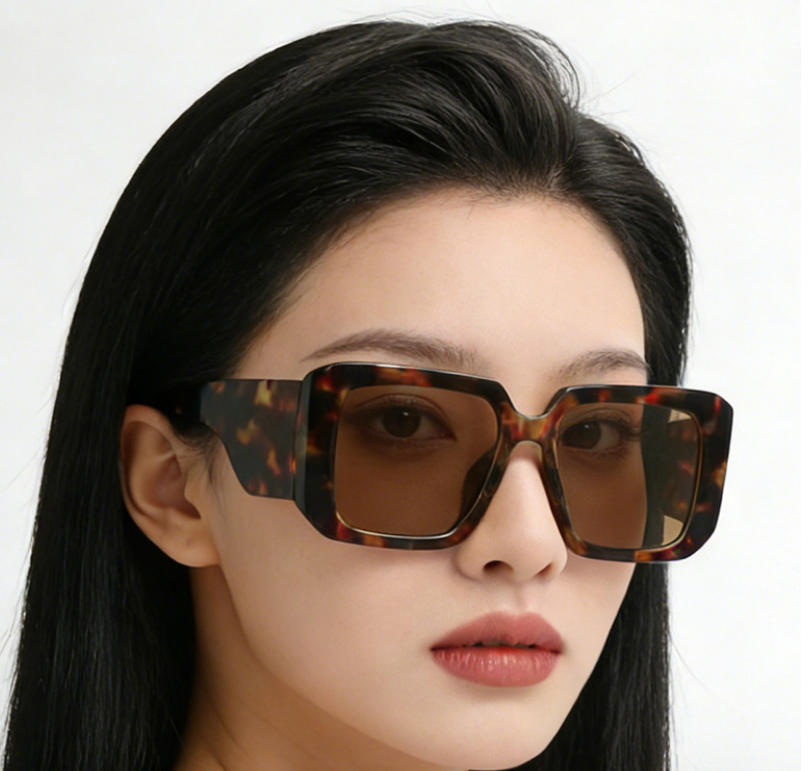 Women's Oversized Square Sunglasses with Gradient Lenses