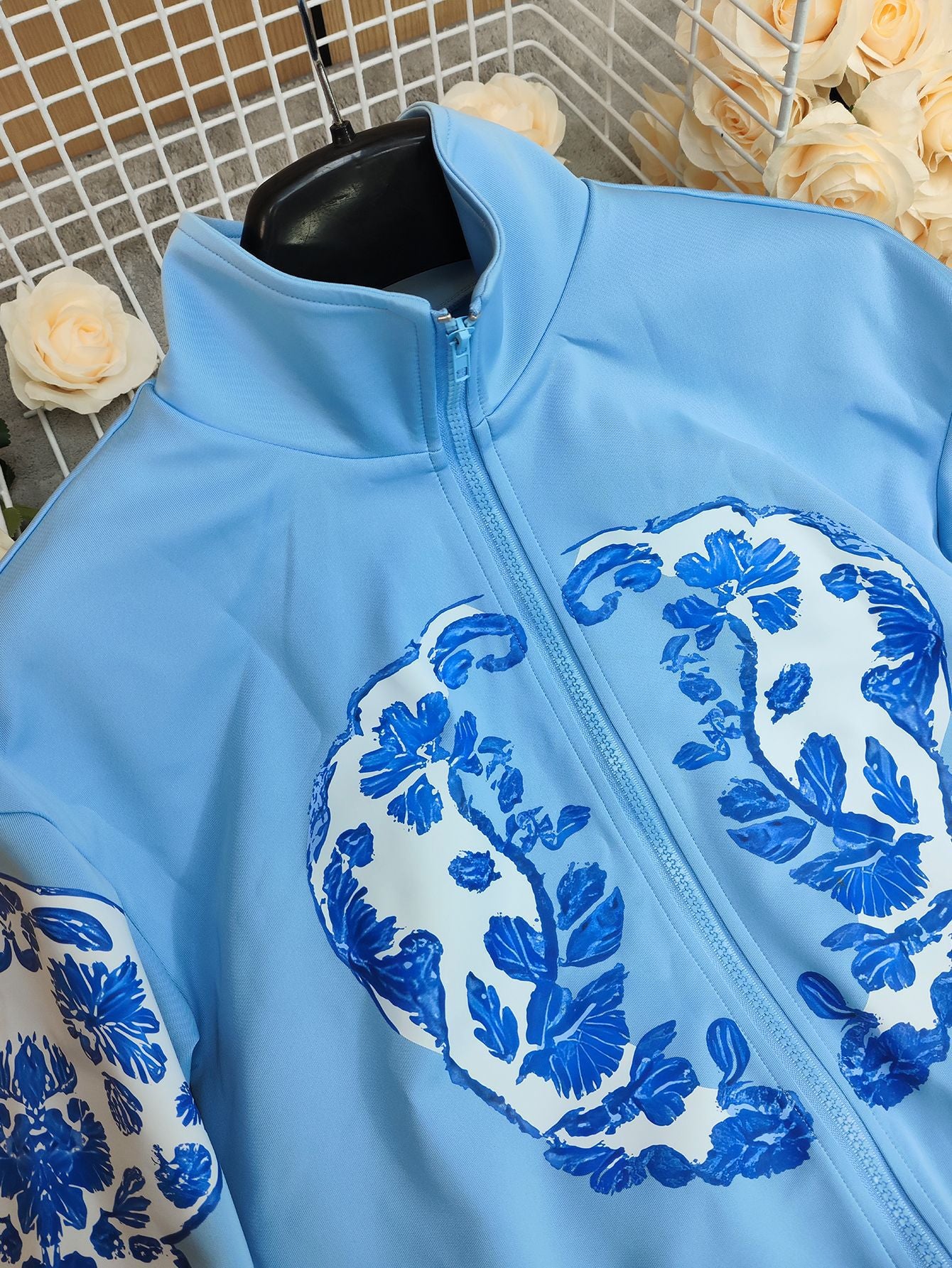 طقم رياضي أزرق أنيق مطبوع