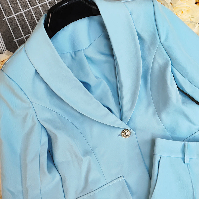 Elegant Tailored Suit with Wide-Lapel Blazer