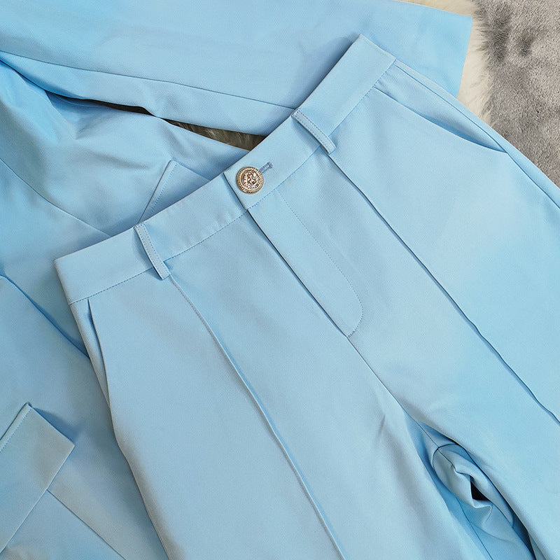 Elegant Tailored Suit with Wide-Lapel Blazer