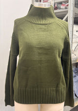 كنزة صوفية محبوكة مضلعة برقبة عالية