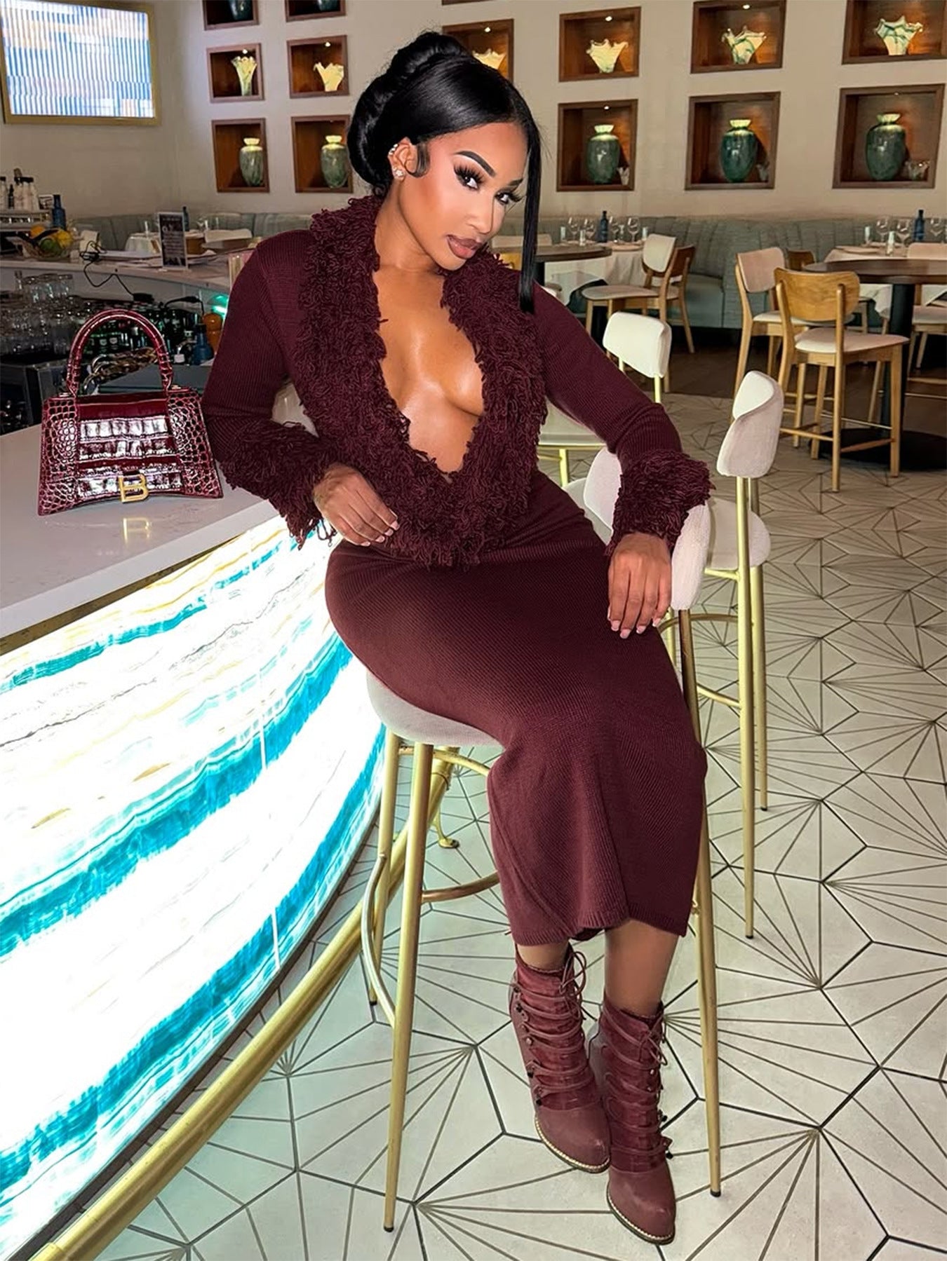 فستان أنيق بتفاصيل مكشكشة