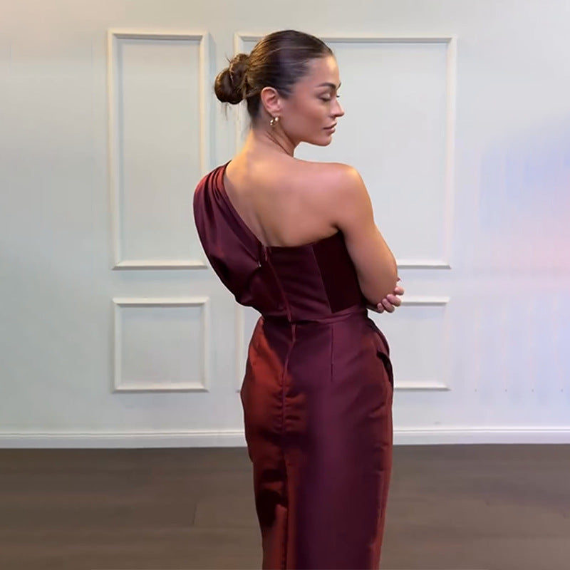 Elegant Red One-Shoulder Evening Gown