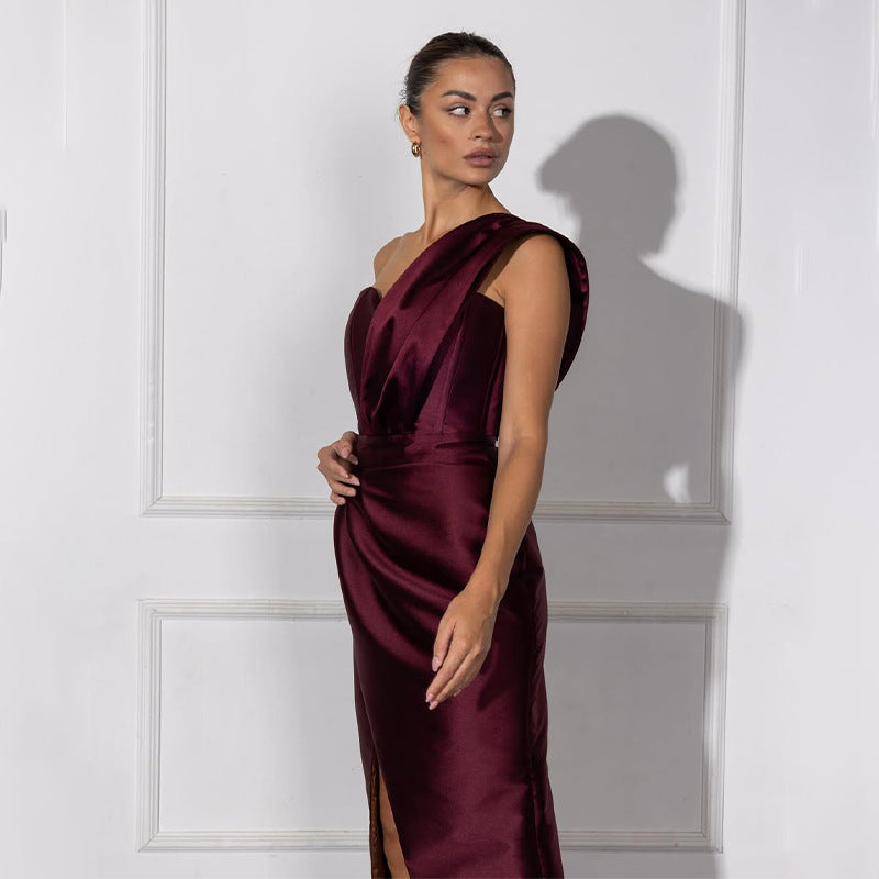 Elegant Red One-Shoulder Evening Gown