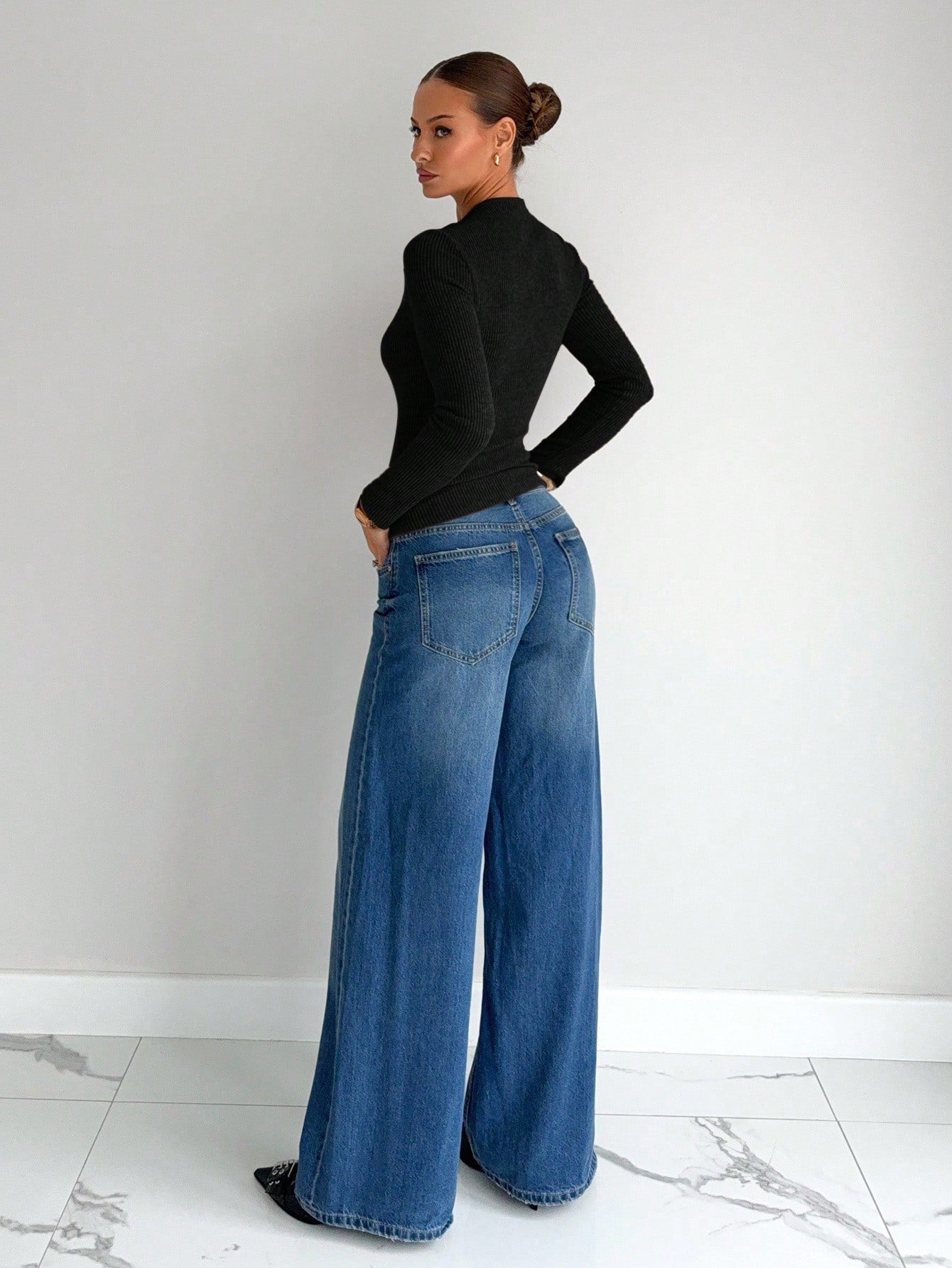 Elegant Ribbed Top with Ring Detail