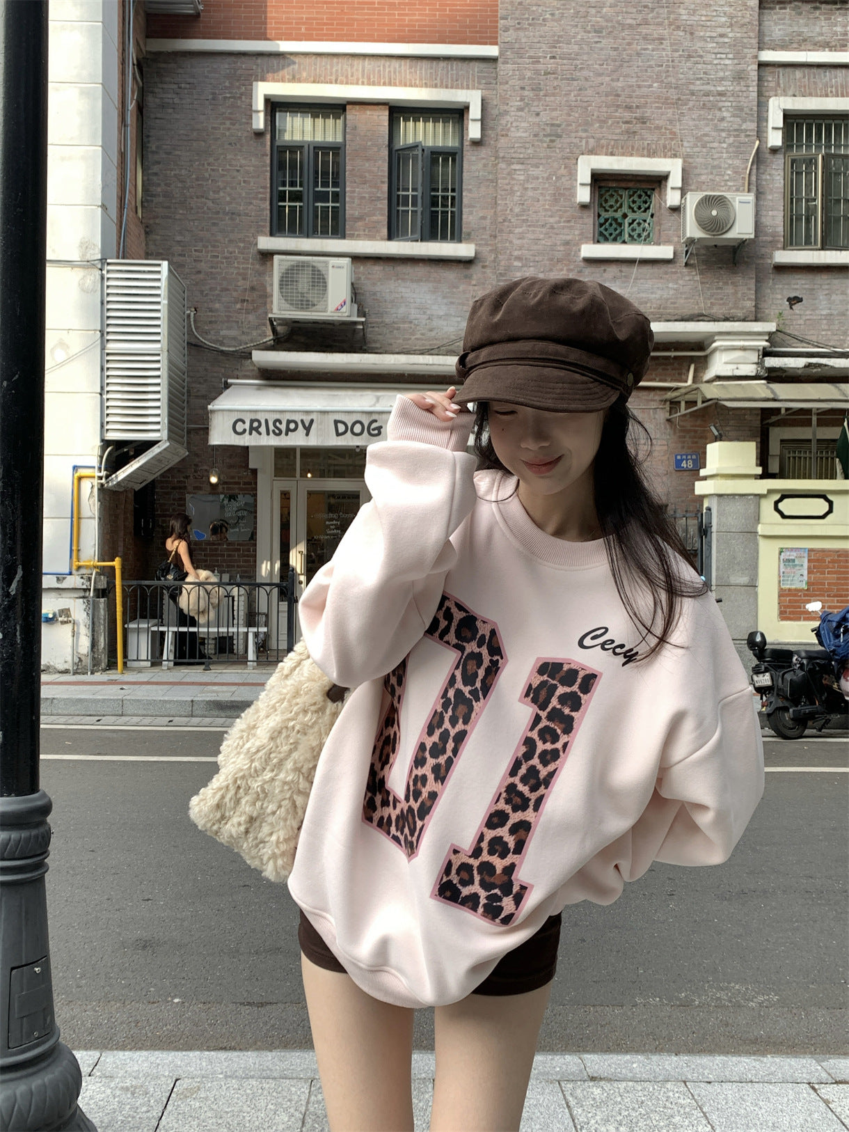 Sweatshirt with Leopard Graphic Print