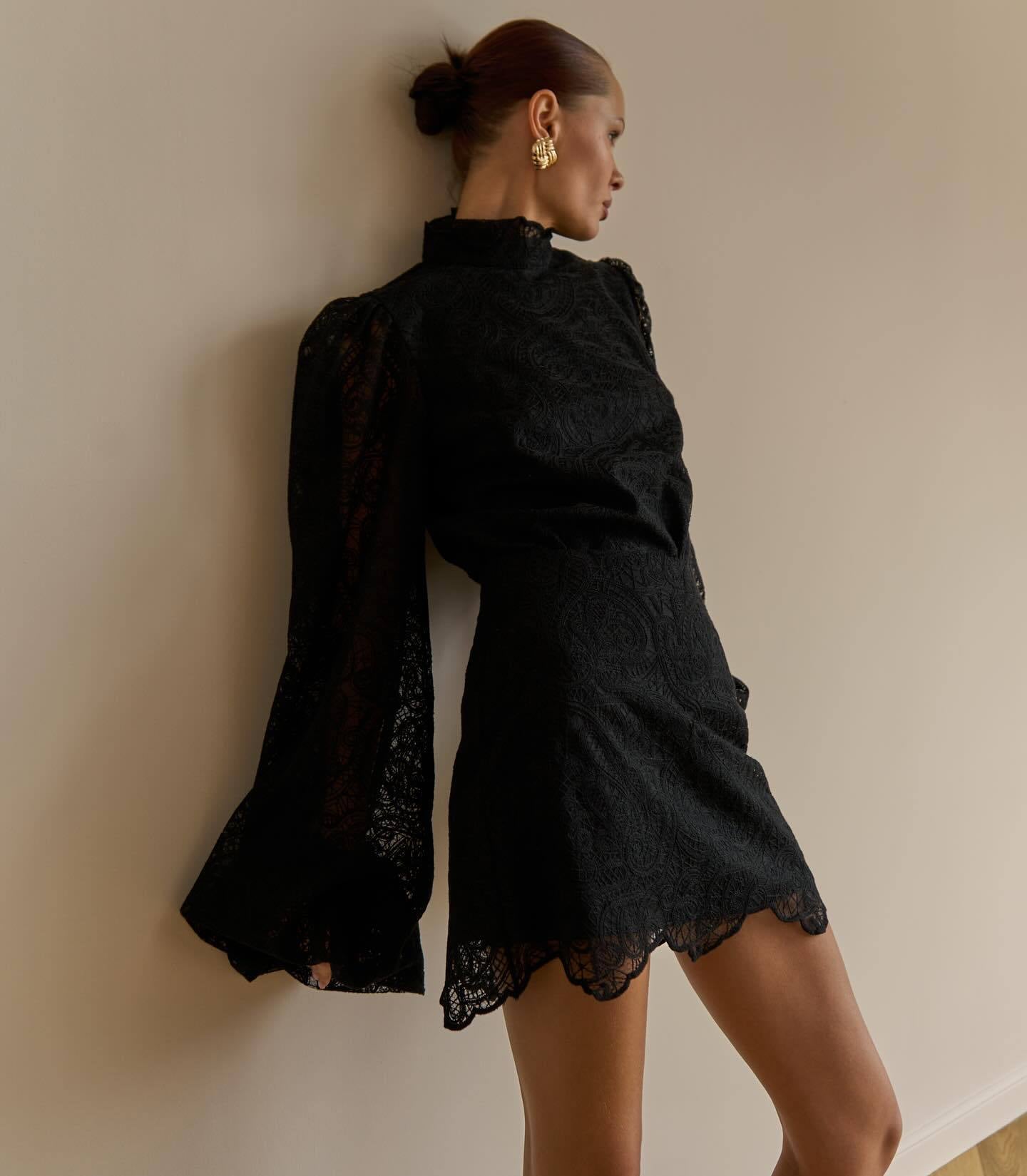 Elegant Lace Dress with Puff Sleeves