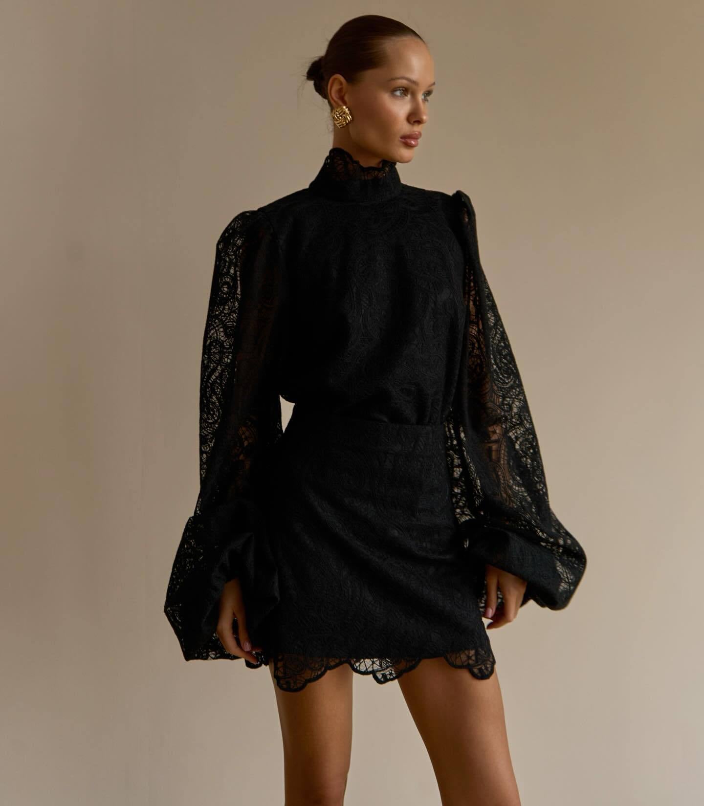 Elegant Lace Dress with Puff Sleeves