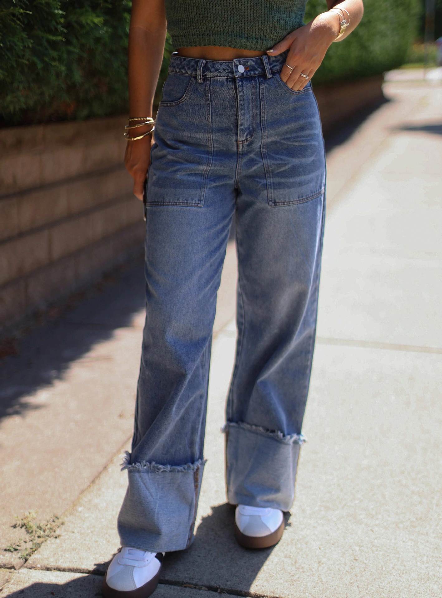 Relaxed Fit Wide-Leg Distressed Jeans