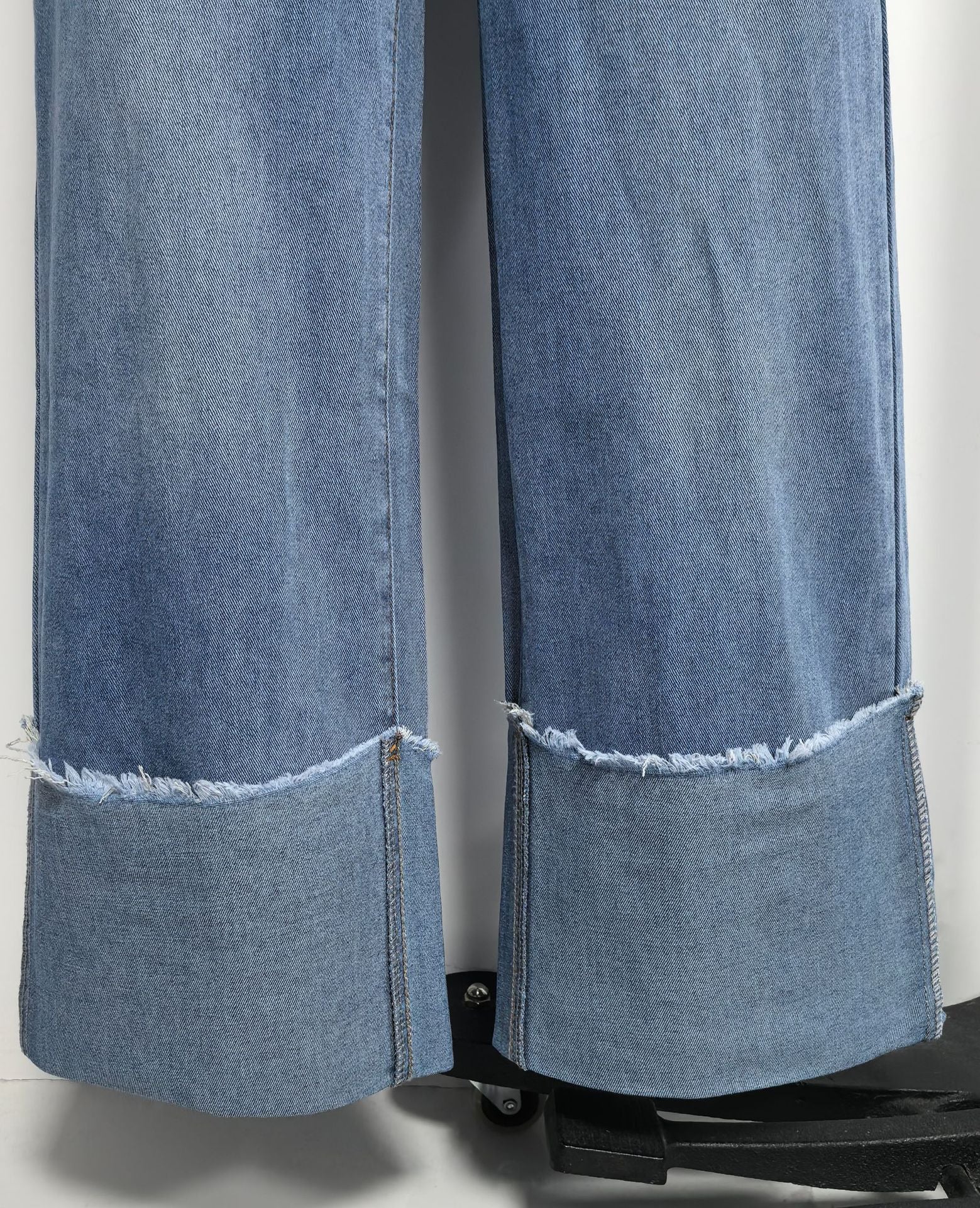 Relaxed Fit Wide-Leg Distressed Jeans