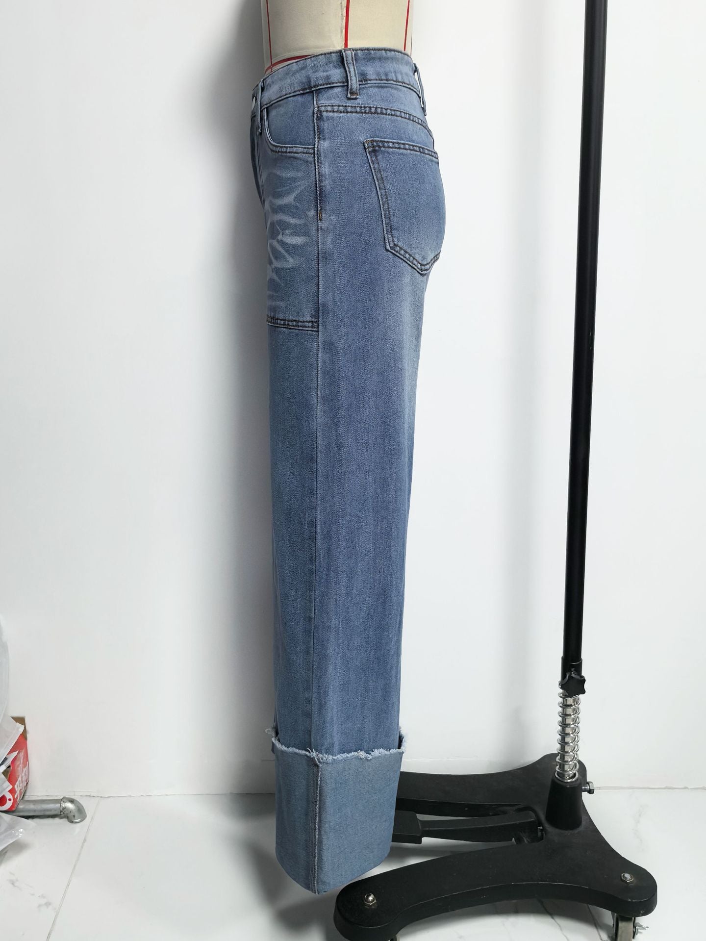 Relaxed Fit Wide-Leg Distressed Jeans