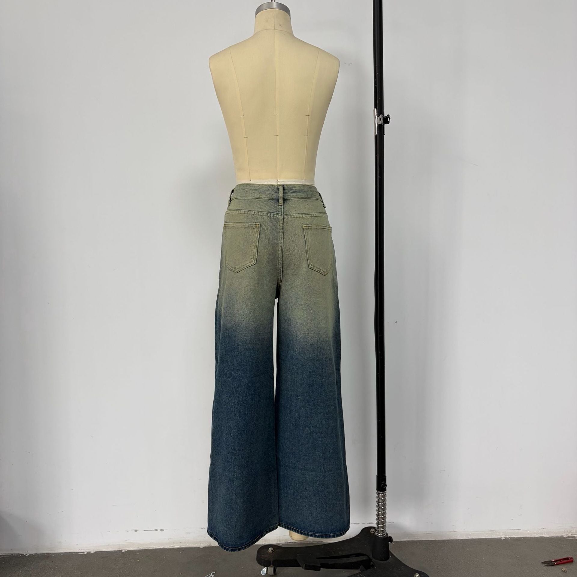 Oversized Wide-Leg Jeans