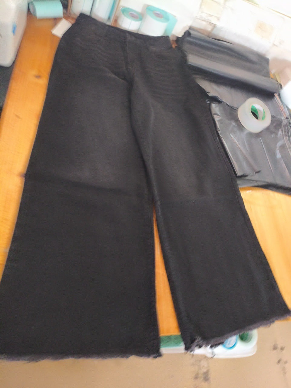 Wide-Leg Frayed Hem Denim Pants