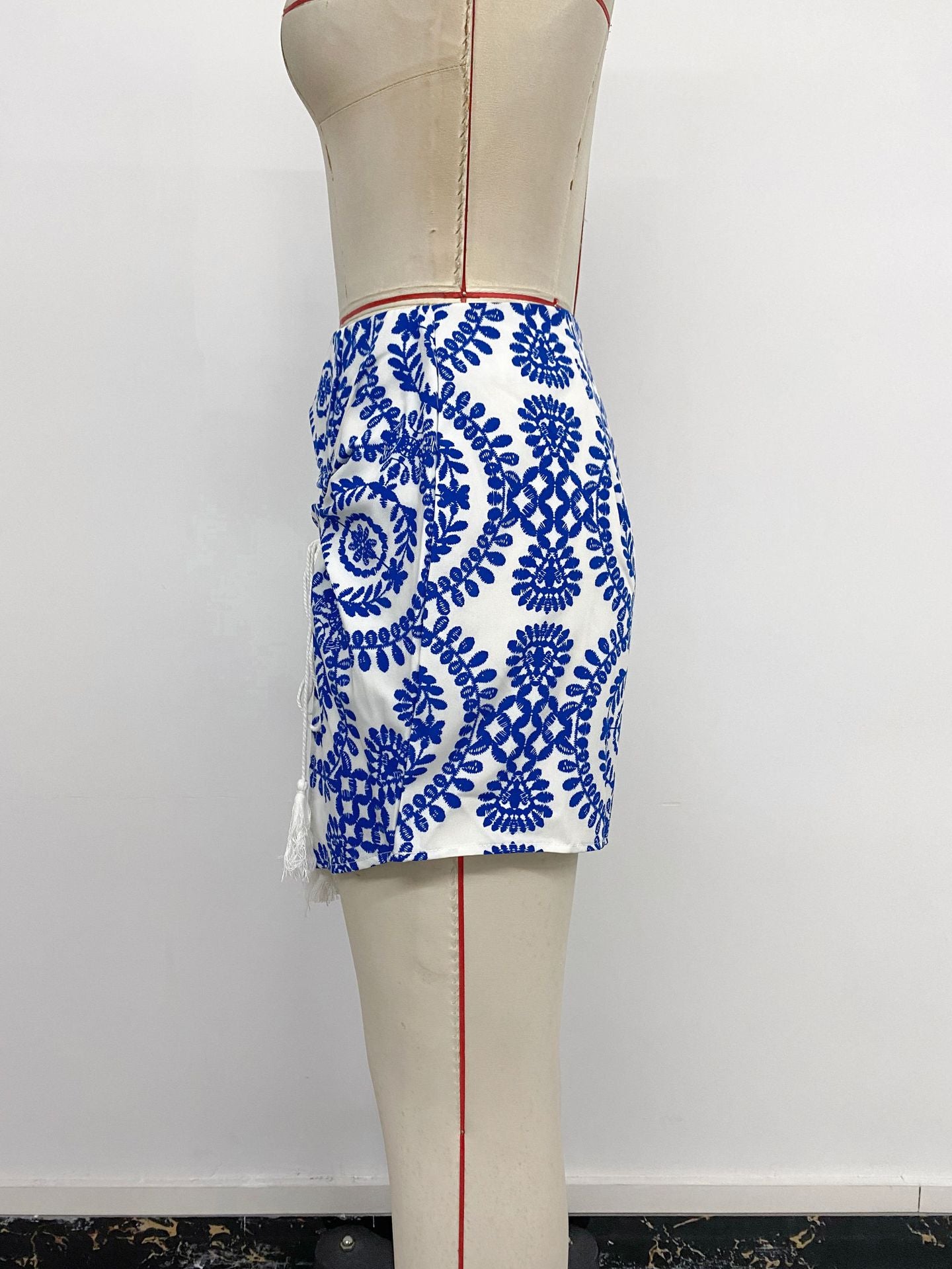 Ornamental Pattern Drawstring Wrap Shorts