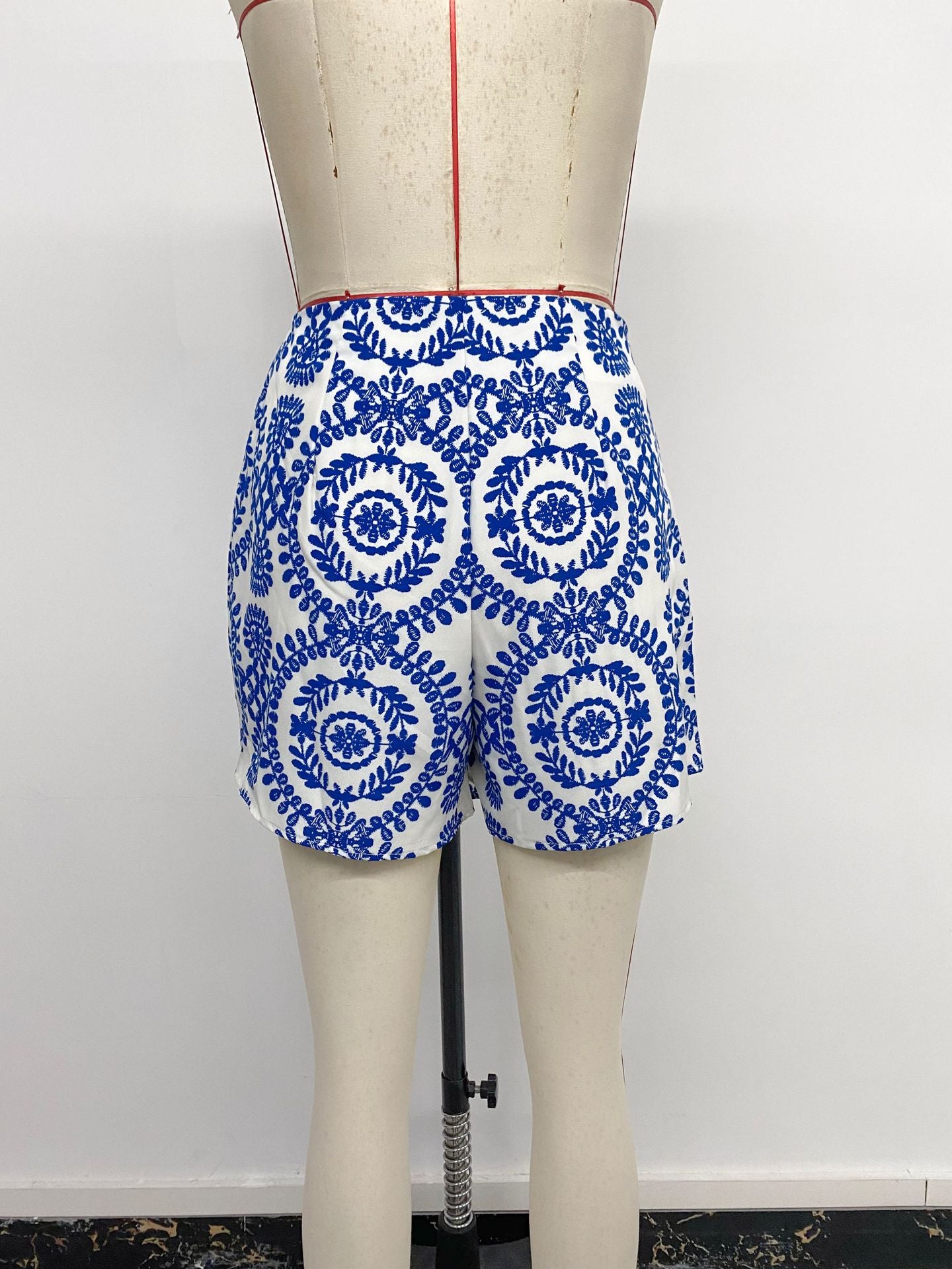 Ornamental Pattern Drawstring Wrap Shorts