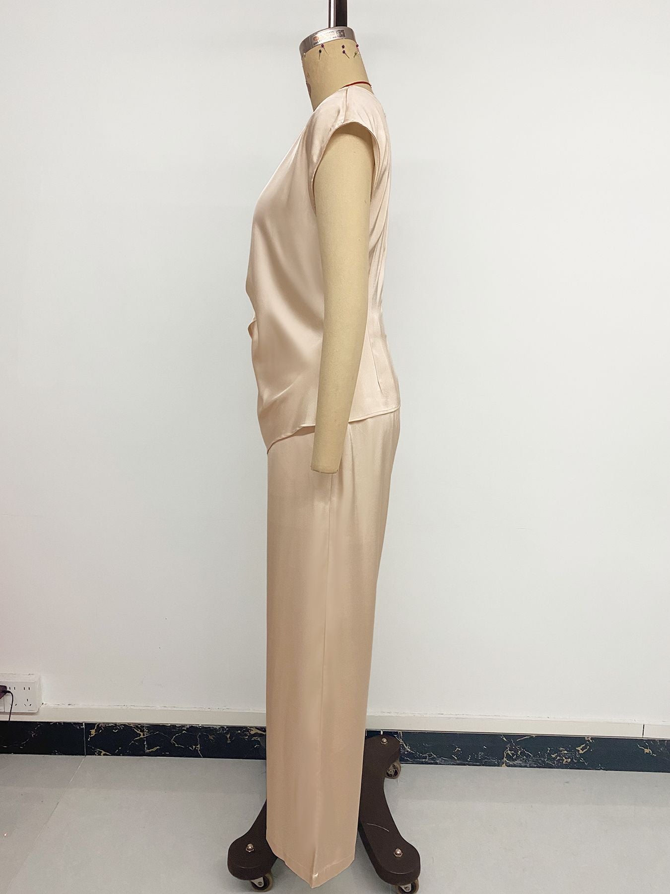 Elegant Two-Piece Set with Knot Detail