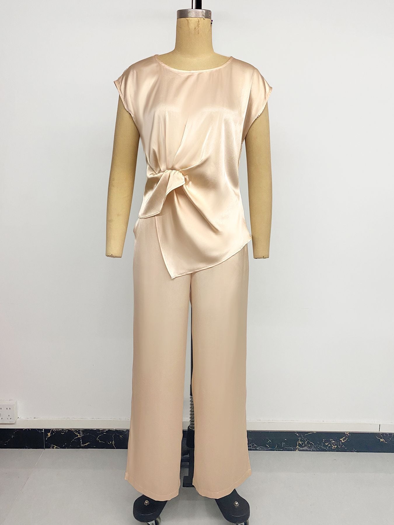 Elegant Two-Piece Set with Knot Detail