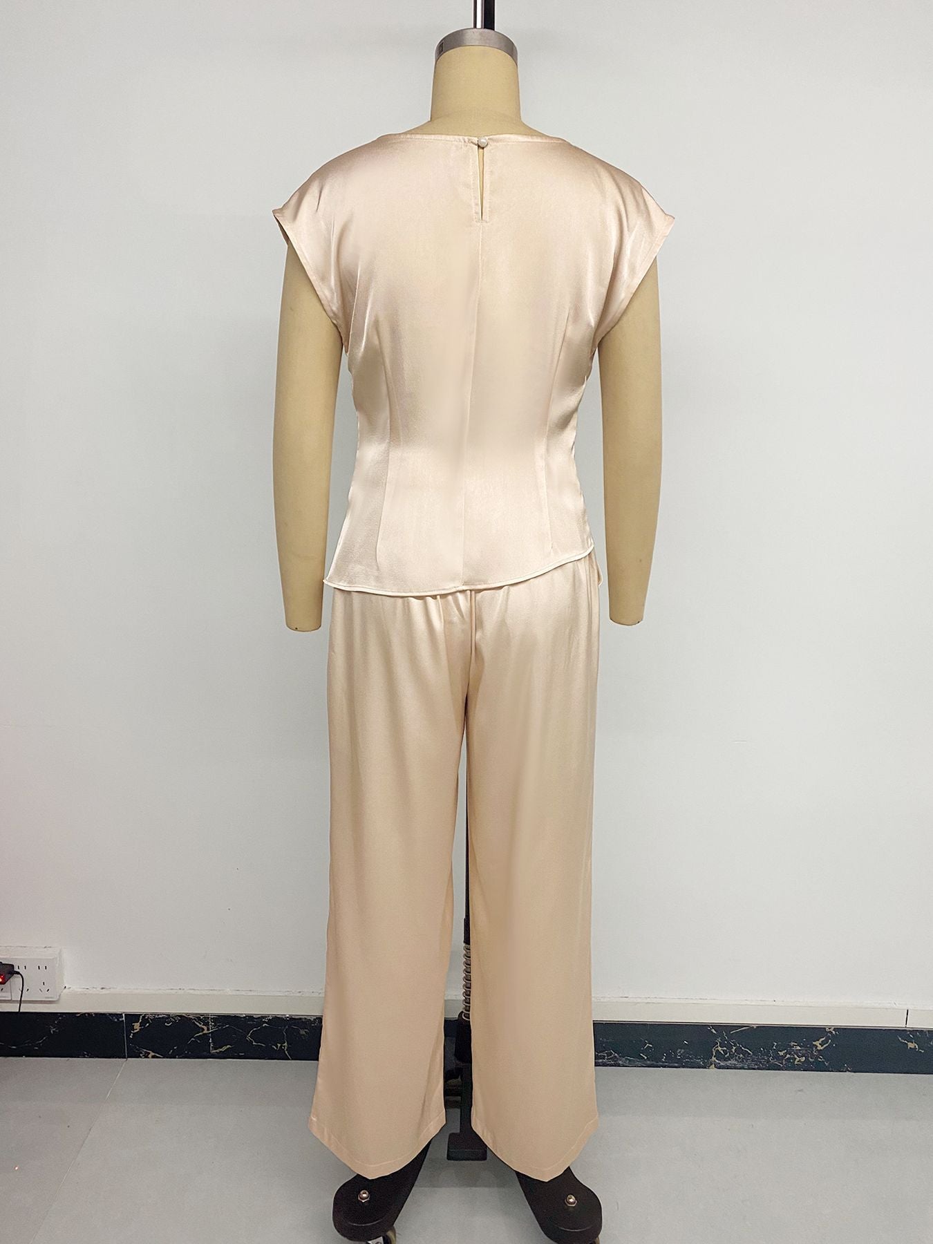 Elegant Two-Piece Set with Knot Detail