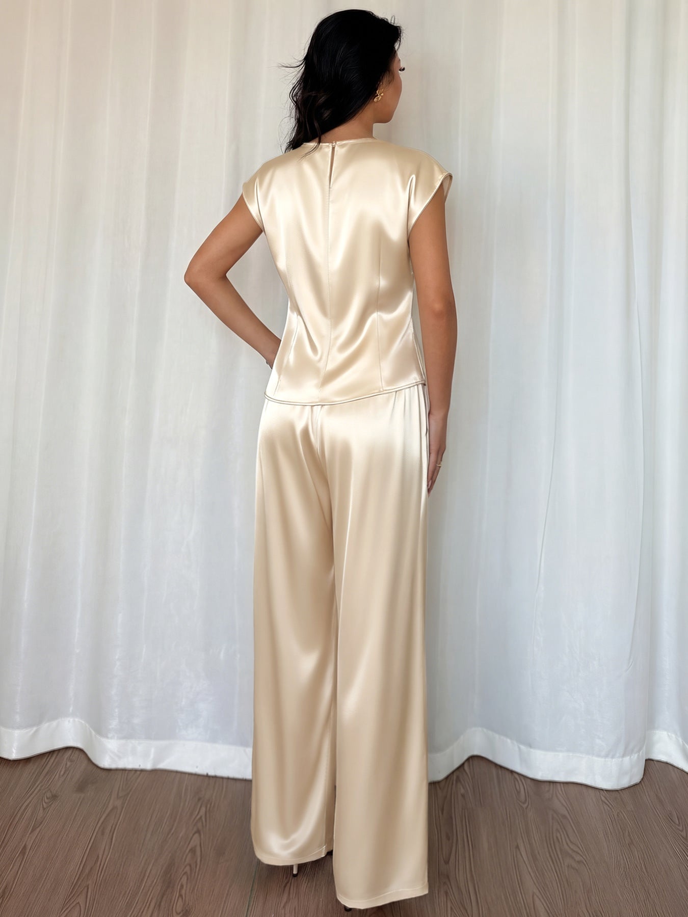 Elegant Two-Piece Set with Knot Detail