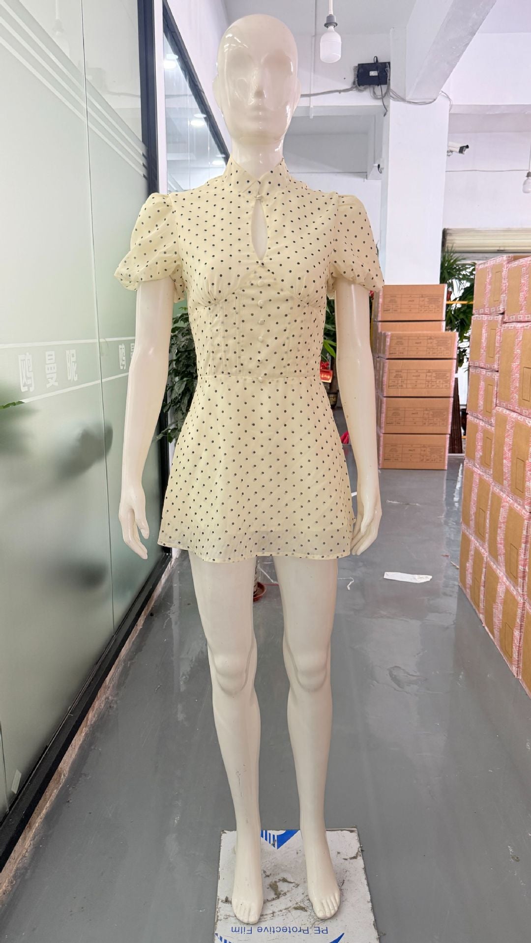 Chic Vintage-Inspired Polka Dot Dress