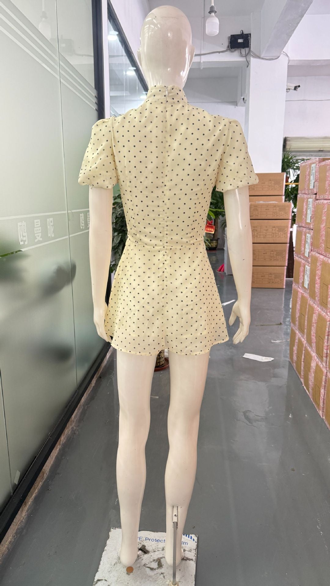 Chic Vintage-Inspired Polka Dot Dress