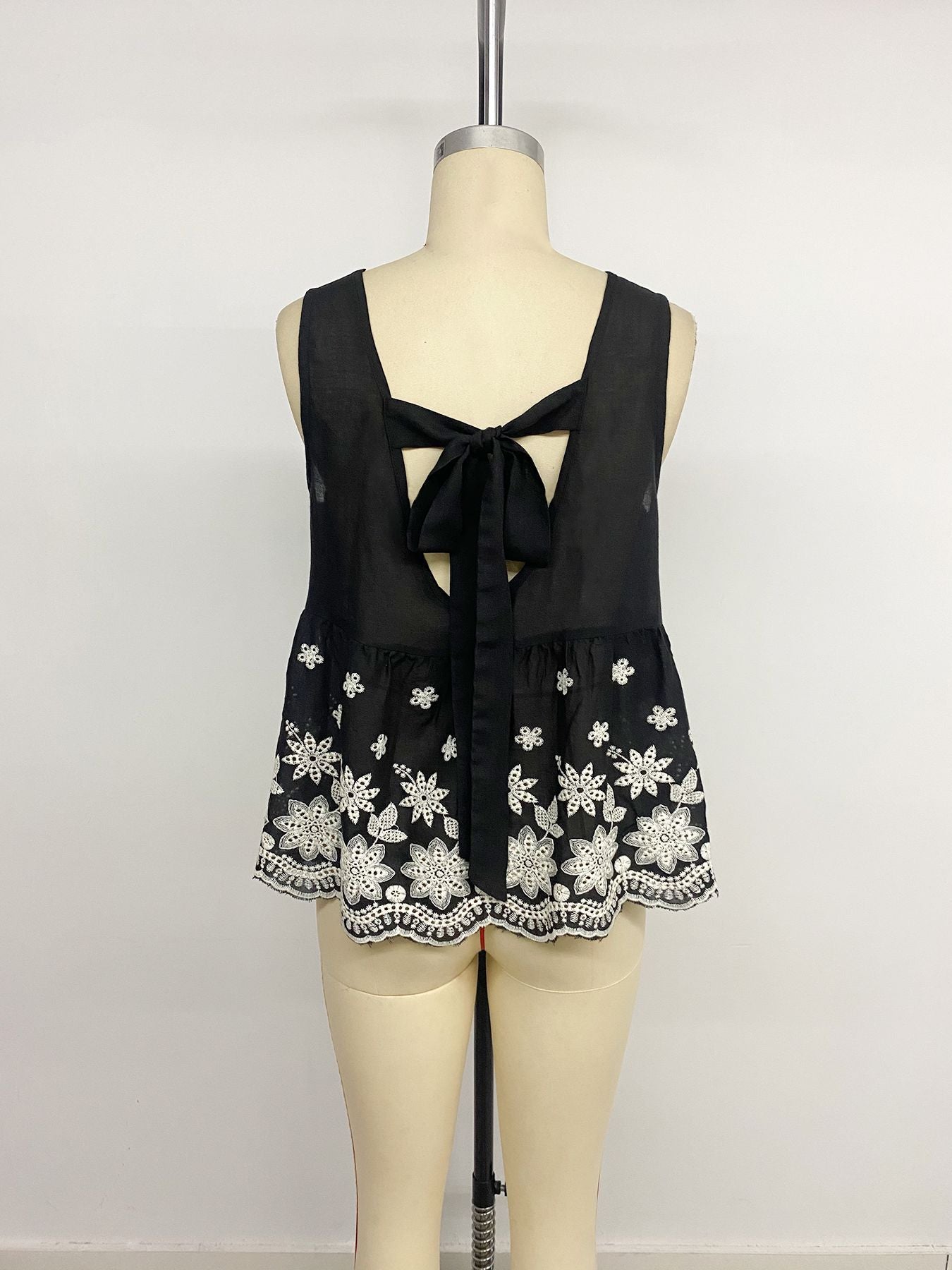 Black Sleeveless Floral Top