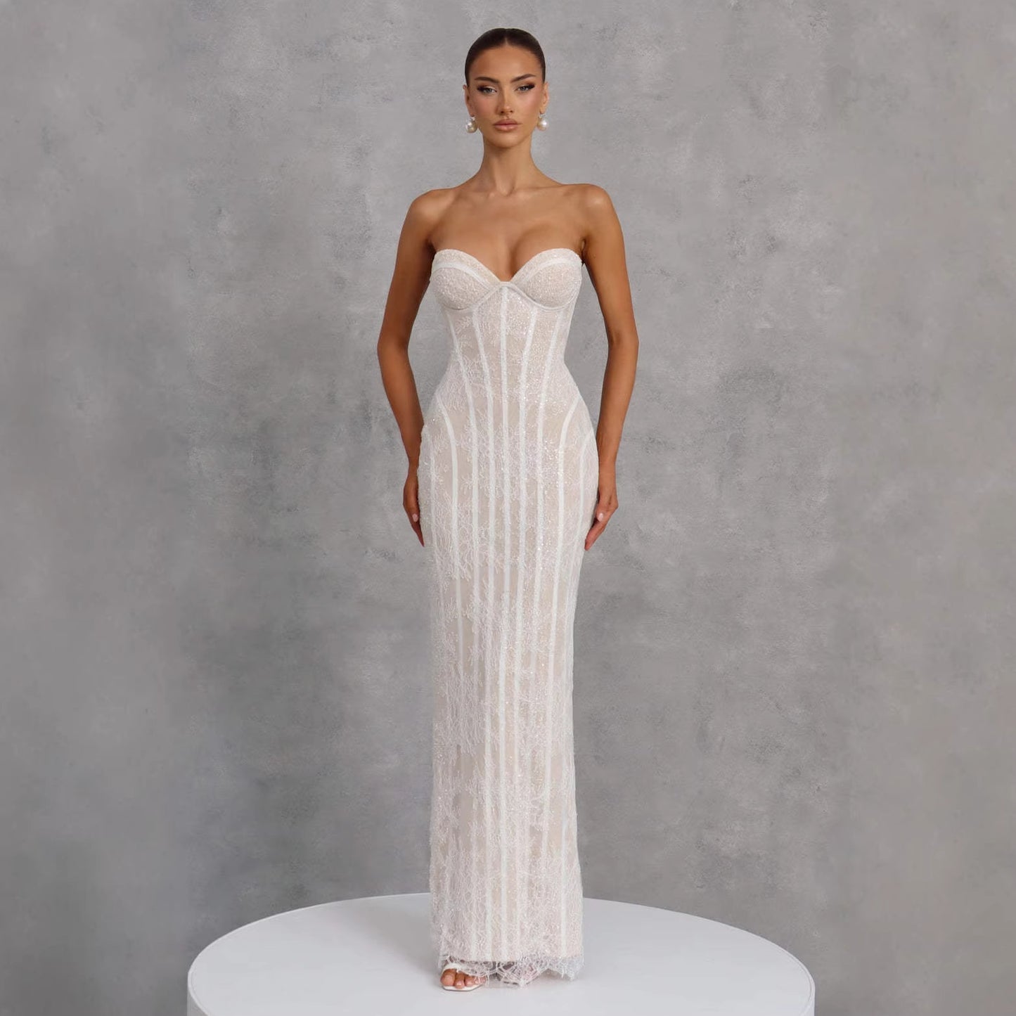 Elegant Strapless Lace Co