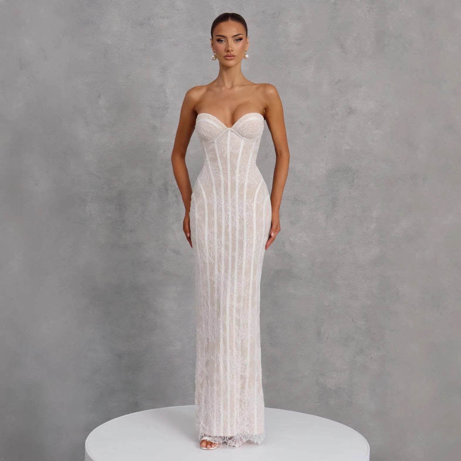 Elegant Strapless Lace Co