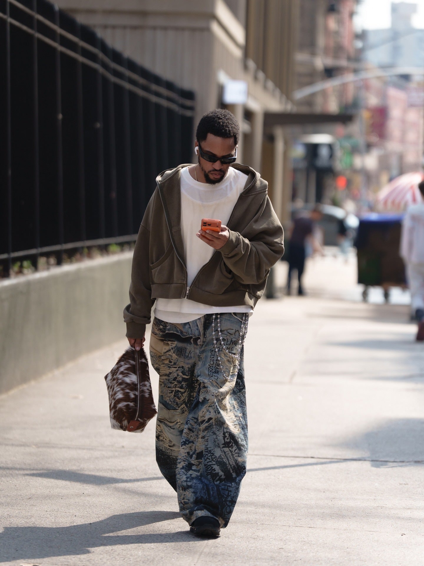 Avant-Garde Graffiti Print Ripped Jeans