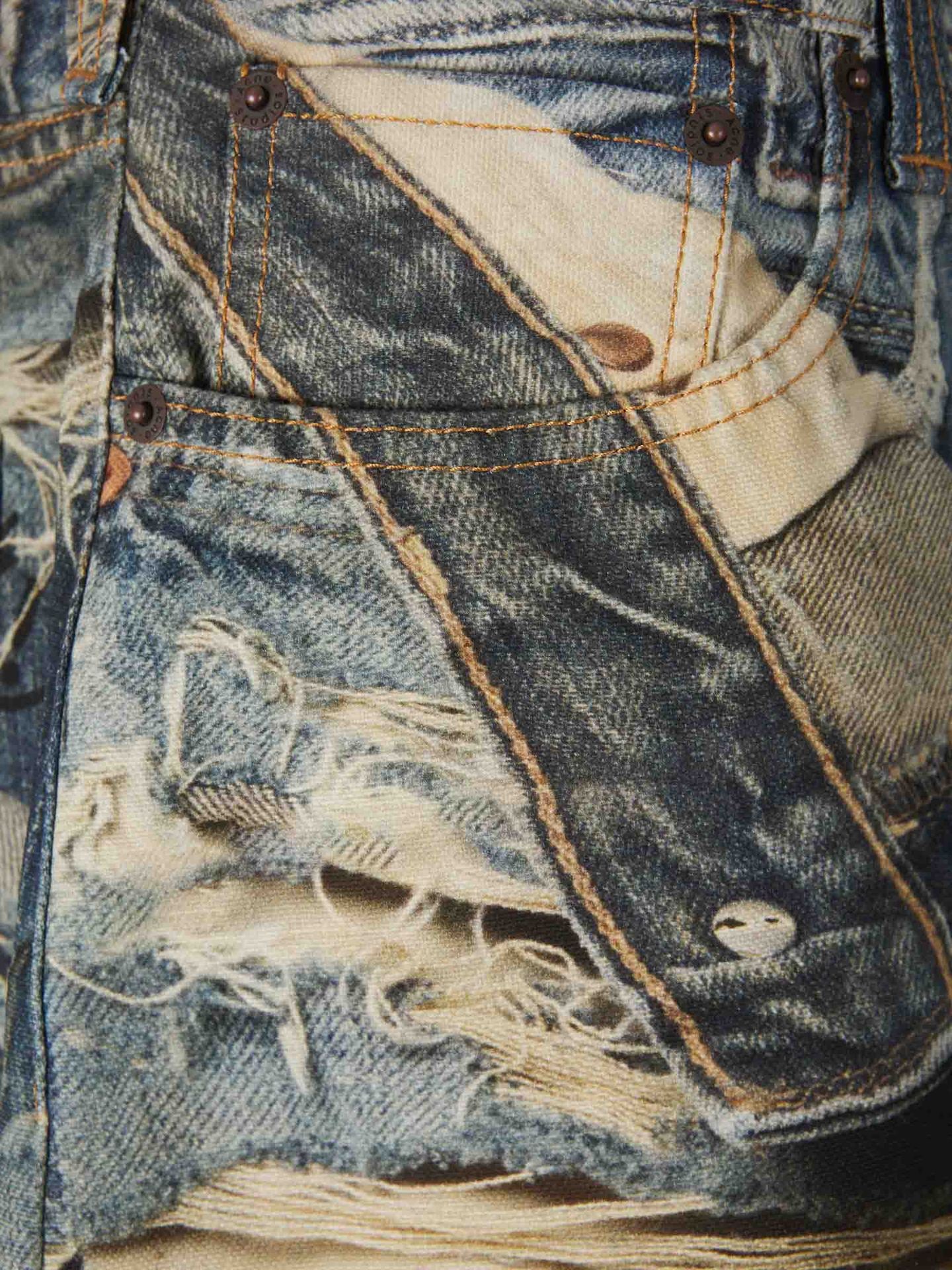 Avant-Garde Graffiti Print Ripped Jeans