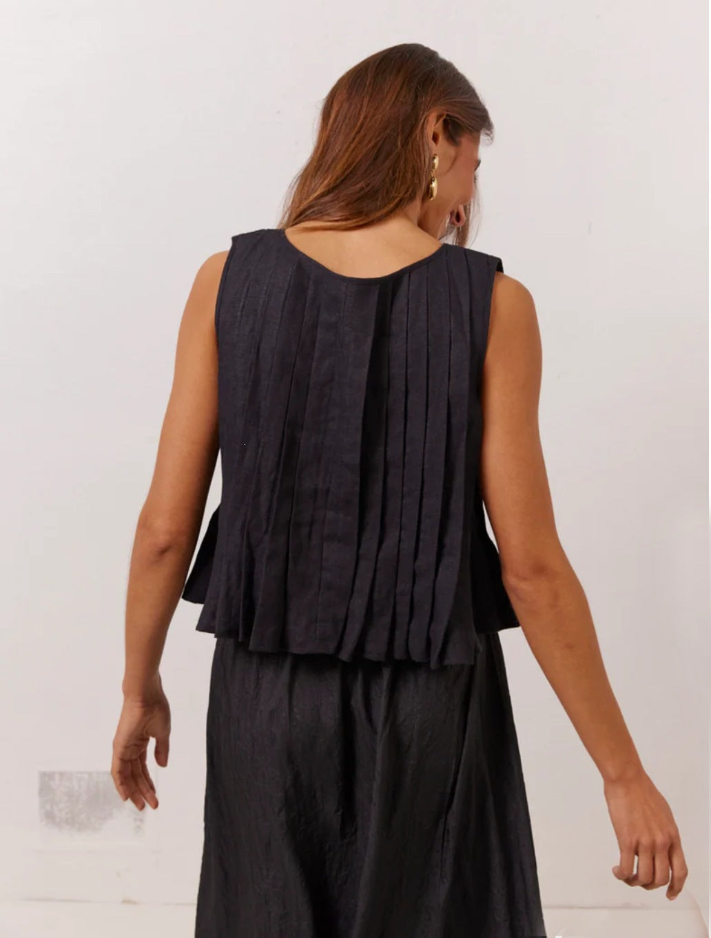 Pleated Sleeveless Tie-Front Linen Top