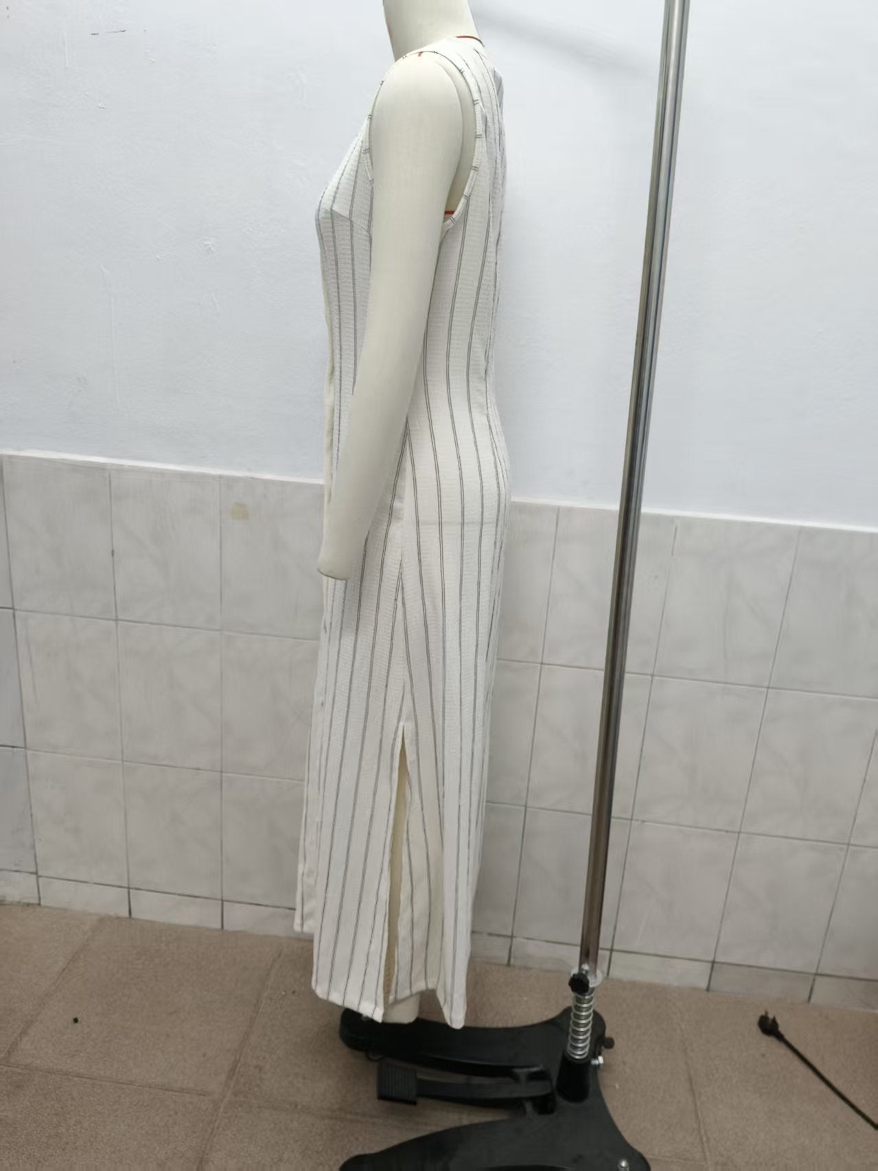  Sleeveless Striped Button-Down V-Neck Maxi Dress