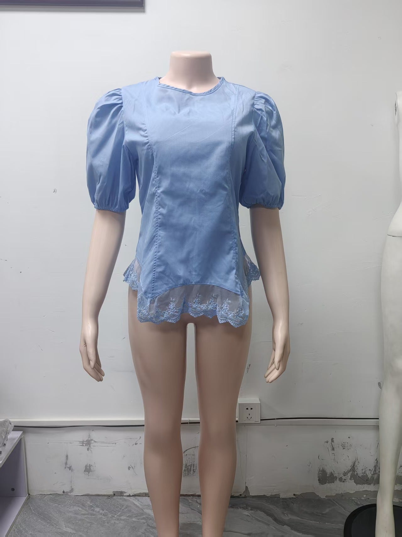 Women's Puff Sleeve Lace Hem Peplum Top