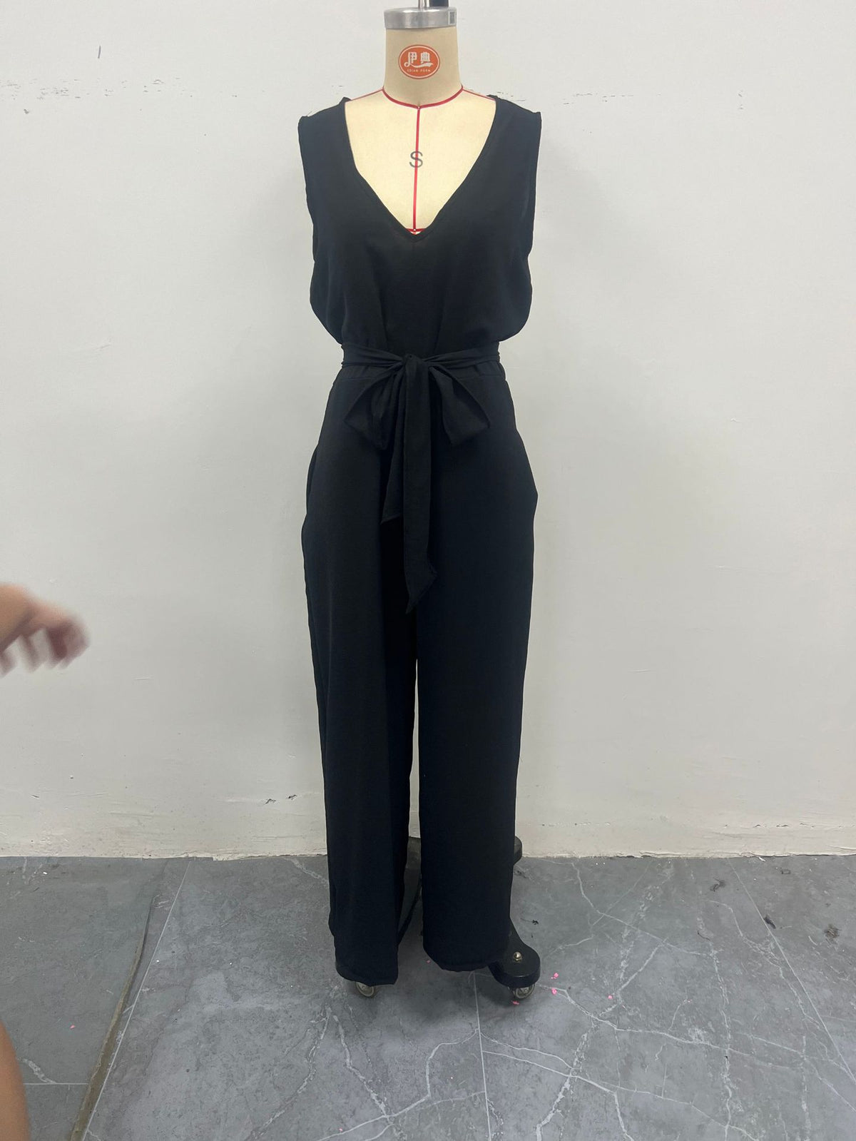 Women's Sleeveless V Neck Tie Waist Jumpsuit