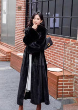Women's Long  Coat with Plush Collar and Elegant Maxi Length