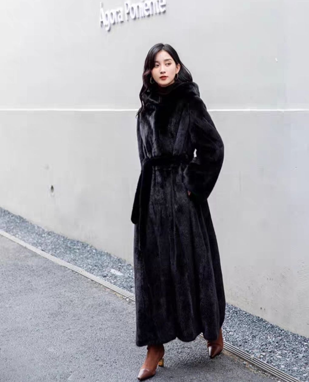 Women's Long  Coat with Plush Collar and Elegant Maxi Length
