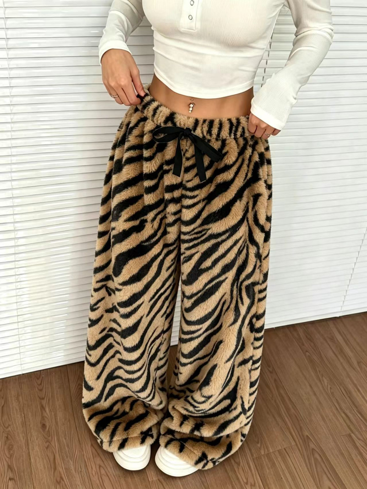 Women's Tiger Print Plush Wide-Leg Pants