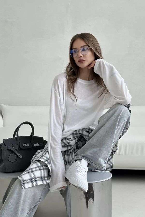 Solid Round Neck Loose Casual Top - S, White image