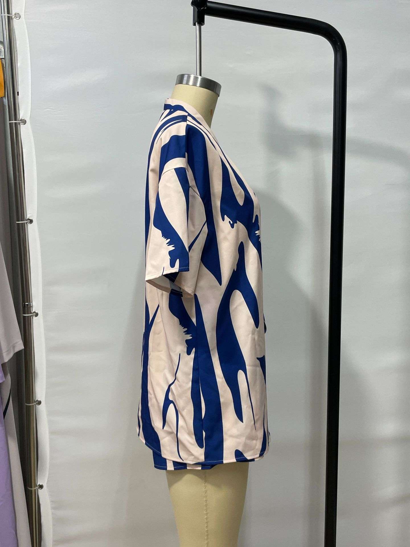 Abstract Print Lounge Set image 3