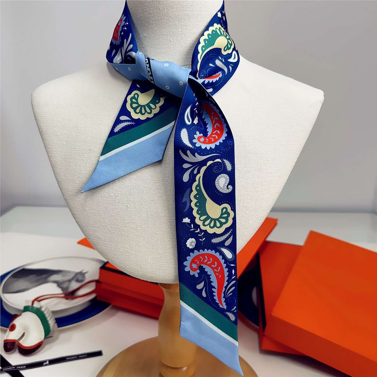 Tie Dye Pattern Luxury Scarf - Free Size, Multi Blue image