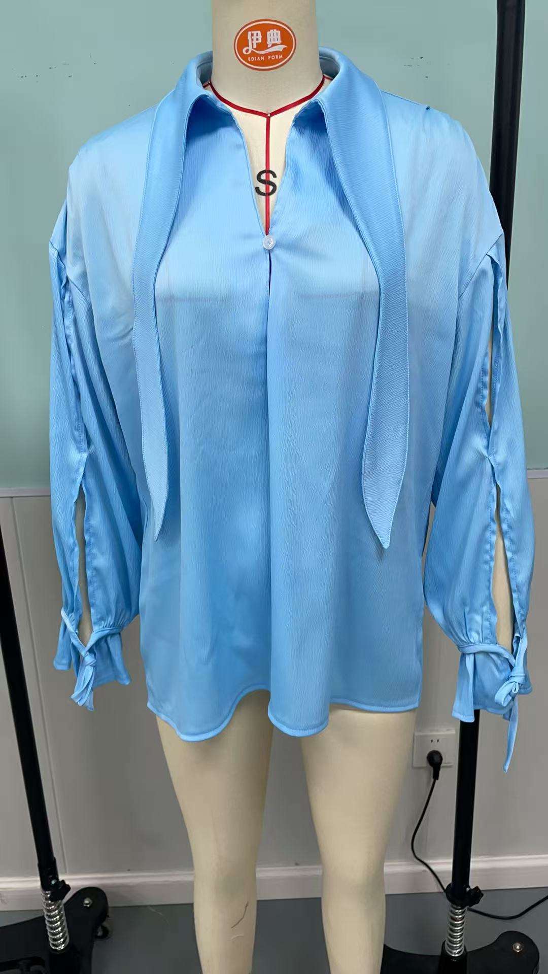 Blouse with billowy sleeves and front tie detail image 3