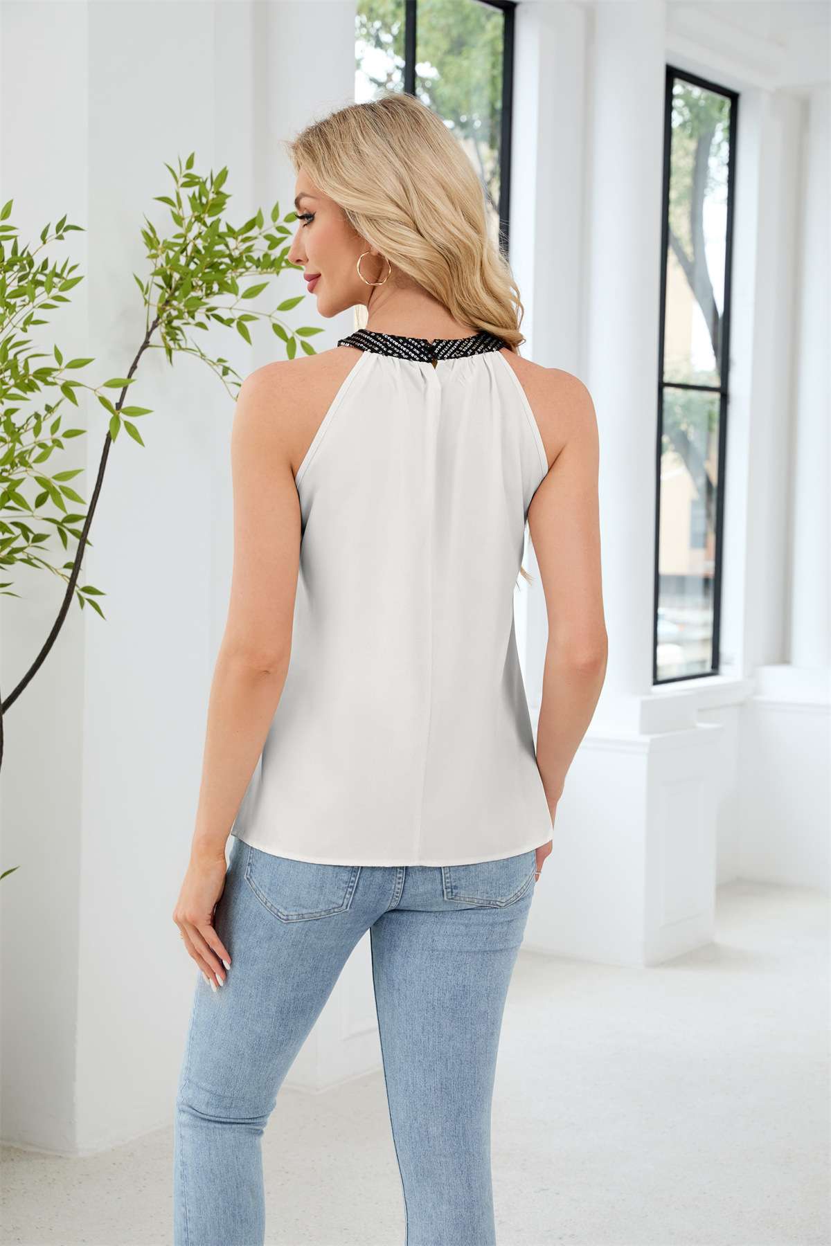 Elegant Contrast Sleeveless Top image 3