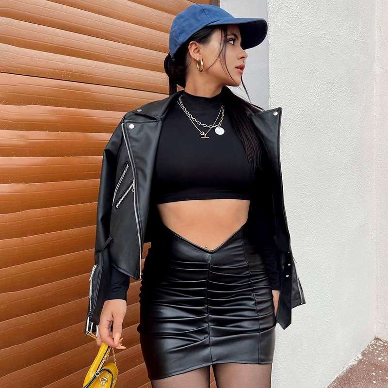 Sleek Black Faux Leather Ruched Mini Skirt image 2