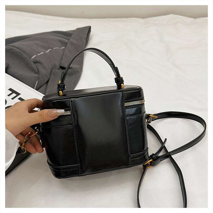 Elegant Handbag with Gold Accents image 0