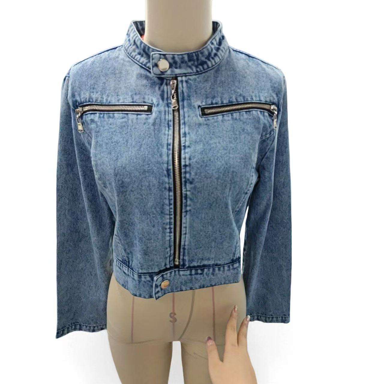 Light-Wash Jacket with Zipper Details image 2