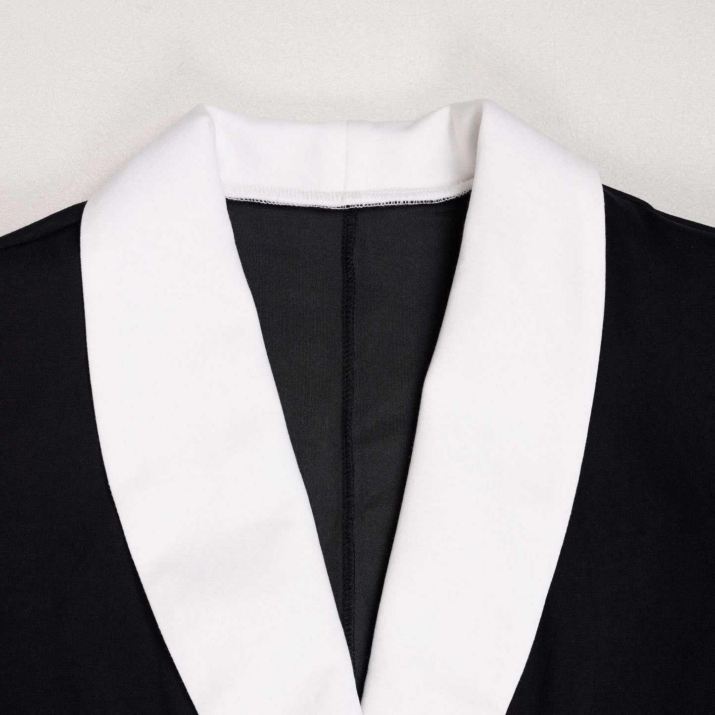 Elegant Suit with Contrast Lapel & Trousers image 6